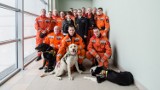 Strażacy i psy ratownicze z wizytą w urzędzie miasta [FOTO]