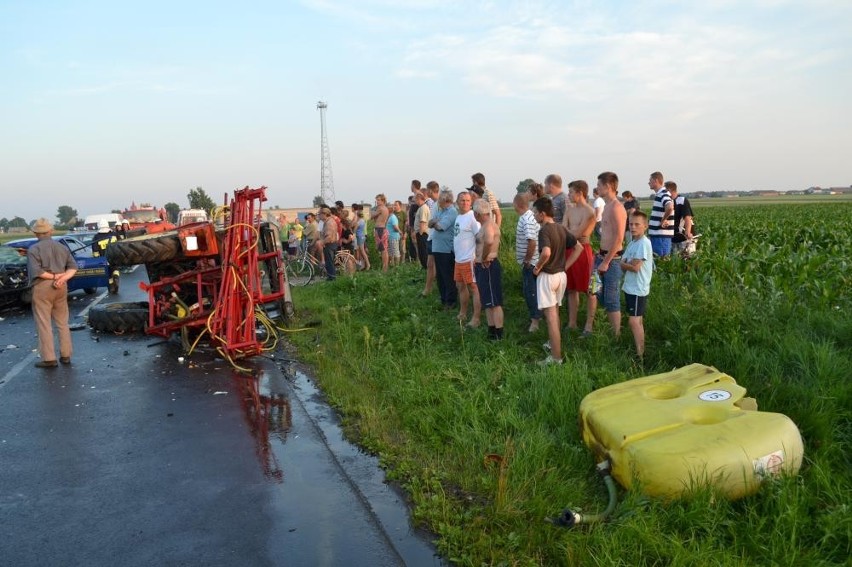 Powiat ostrowski: Trzy osoby ranne w wypadku, w tym kierowca z Krotoszyna  [ZDJĘCIA]