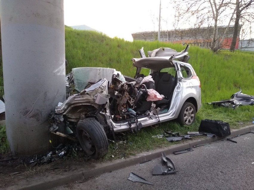 Katowice: To już kolejny wypadek śmiertelny w tym miejscu na A4! Po uderzeniu w przęsło kładki, zginął 37-latek