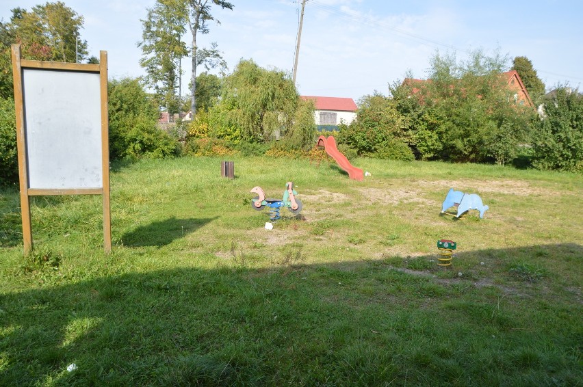 W centrum Parchowa zamiast placu zabaw będzie market Dino? Działka już jest przygotowana do sprzedaży