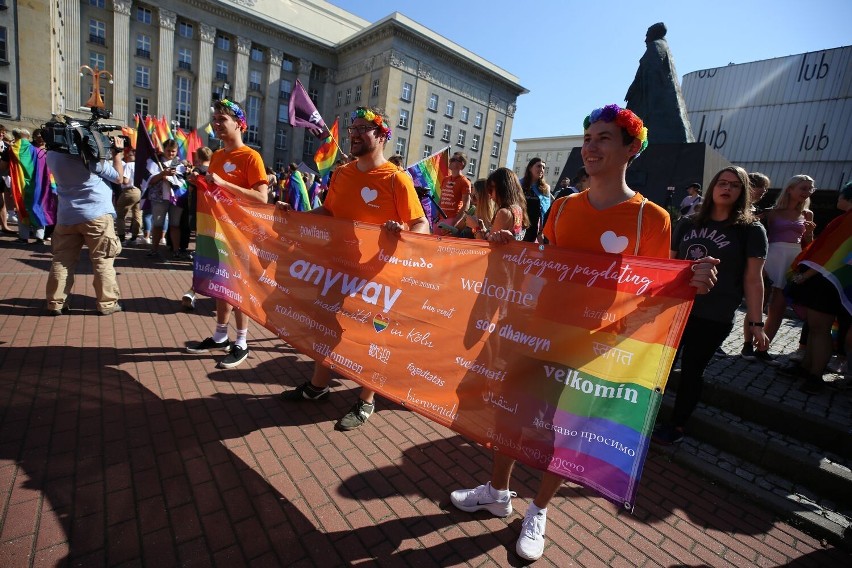 „Młodość bez strachu", czyli Marsz Równości 2021 w Katowicach. Wzięło w nim udział tysiące uczestników. Zobaczcie ZDJĘCIA!