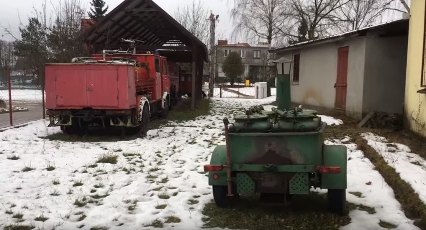 Opłakany stan muzealnych wozów strażackich w Nowodworcach