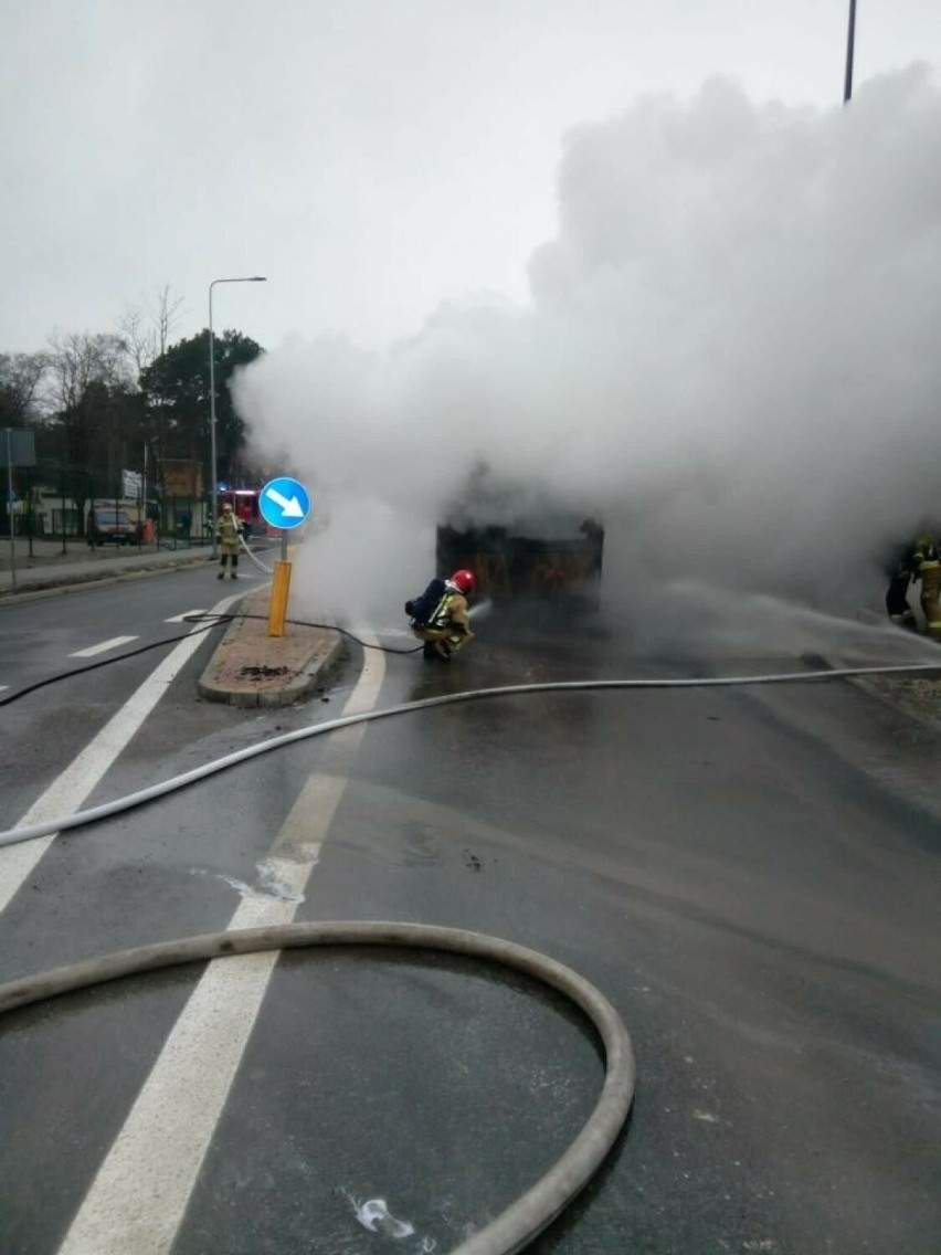 W Kielcach zapalił się miejski autobus. Akcja strażaków na Wojska Polskiego. Zobacz zdjęcia