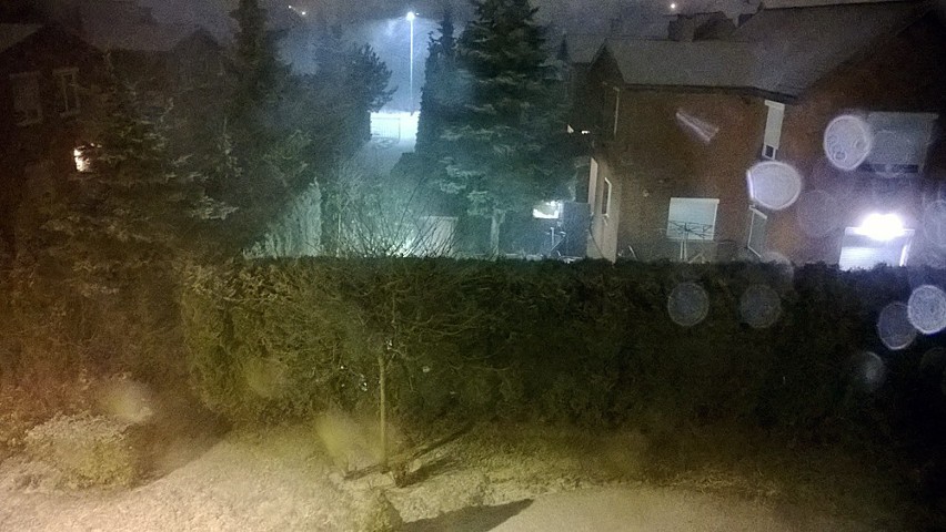 Nocna śnieżyca, wichura i burza nad Łodzią