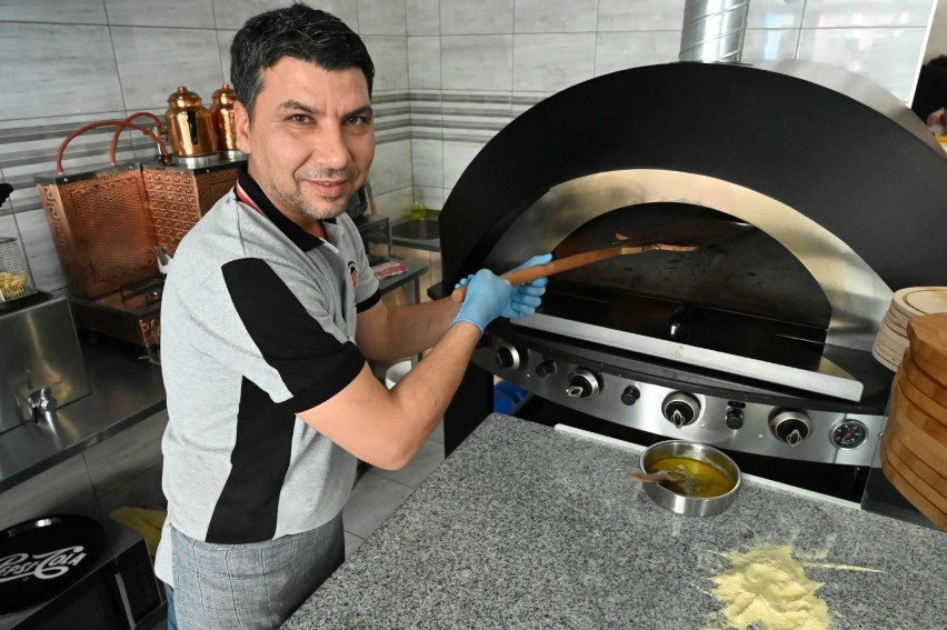 Tradycyjne tureckie dania i... niezwykła pizza. W Kielcach ruszył "Mangal King Kebab" [WIDEO]