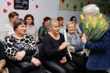 Dzień Kobiet w Kazimierzy Wielkiej. Koncert i żółte tulipany. Święto zbiegło się z przybyciem do miasta uchodźców z Ukrainy... [ZDJĘCIA]