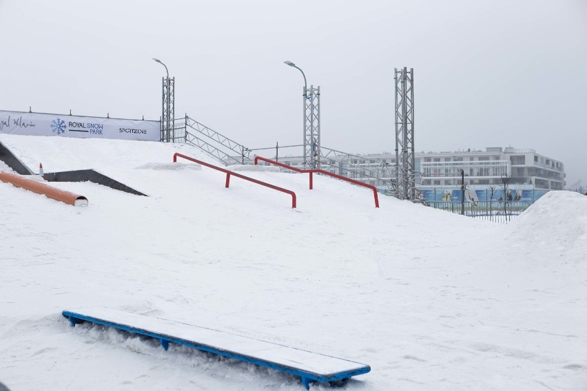 Snowpark ze sztucznym śniegiem w Wilanowie. Wejście za darmo! [ZDJĘCIA]