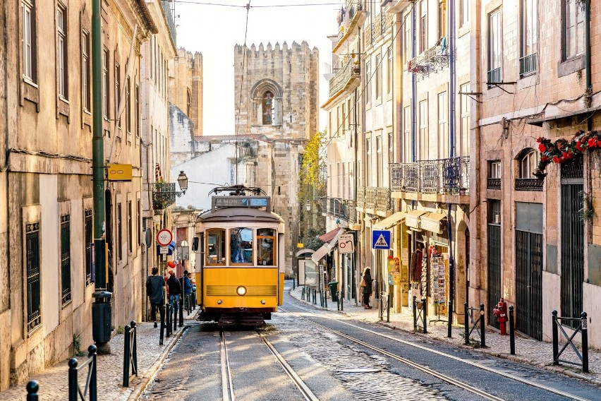 W słonecznej Lizbonie na turystów czekają zarówno niezwykłe...