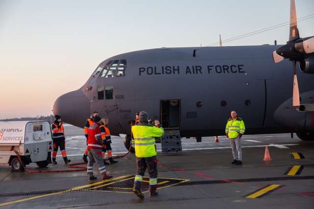 Wojskowy Hercules C130 to samolot typu cargo. Dziś w nocy na jego pokładzie poleci do Turcji sprzęt medyczny, który wykorzystany zostanie w akcji ratunkowej po trzęsieniu ziemi.
