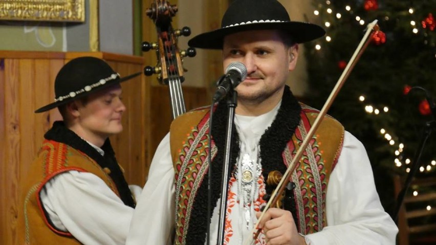 Koncert kolęd w wykonaniu góralskiej kapeli w Chabielicach