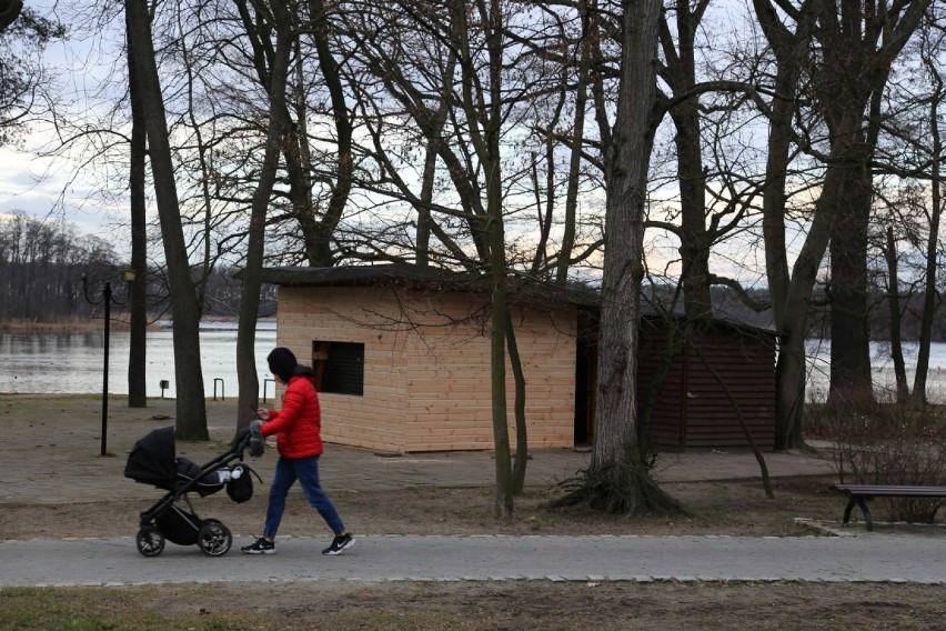 Trwa modernizacja wolsztyńskiego pałacu, ale i jego otoczenia. W parku powstaje restauracja 