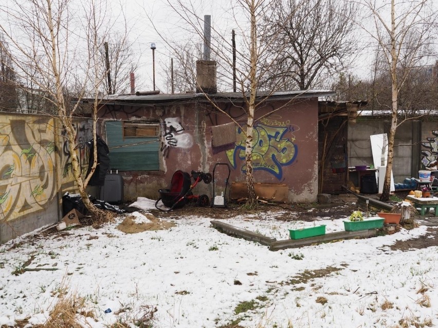 Śmiertelny pożar na Widzewie. Ogień w murowanym budynku. Zginął mężczyzna