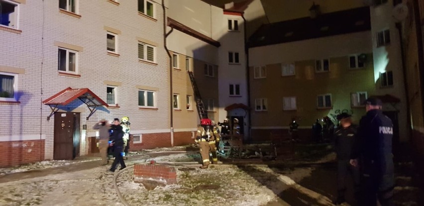 Białystok. Pożar w bloku przy ul. Klepackiej 6. Ewakuowano mieszkańców, jeden z nich trafił do szpitala