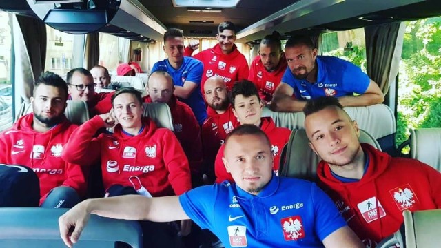 Amp futbol to piłka nożna dla osób, którym została amputowana jedna z kończyn. Na zdjęciu reprezentacja Polski w tej dyscyplinie podczas Amp Futbol Cup 2020. Mateusz Ślusarczyk z Dębowca na pierwszym planie (w niebieskiej koszulce)