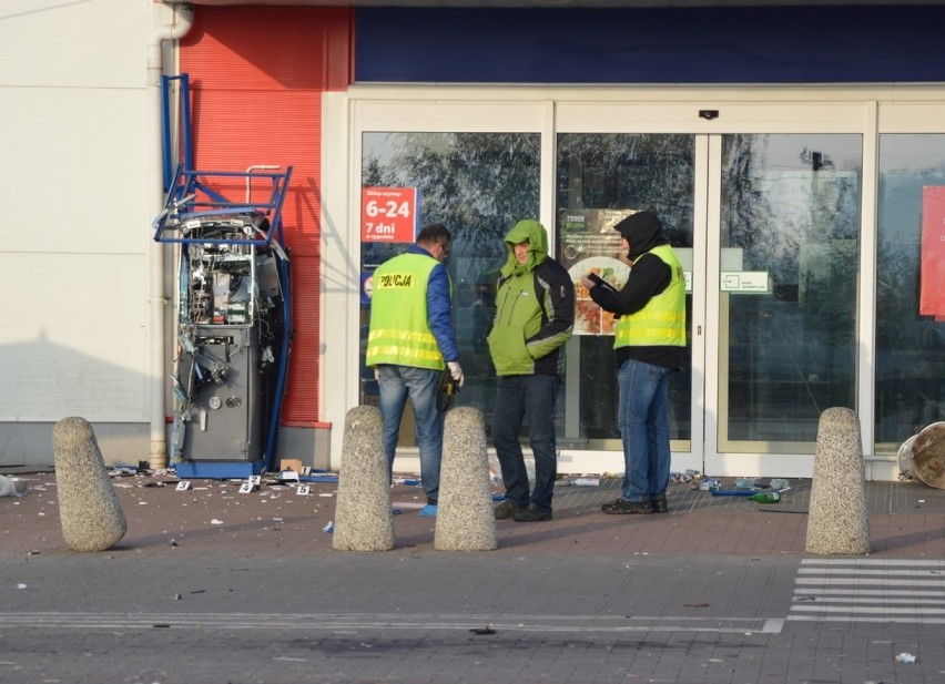 We wtorek 12 grudnia nocą nieznani sprawcy wysadzili i...