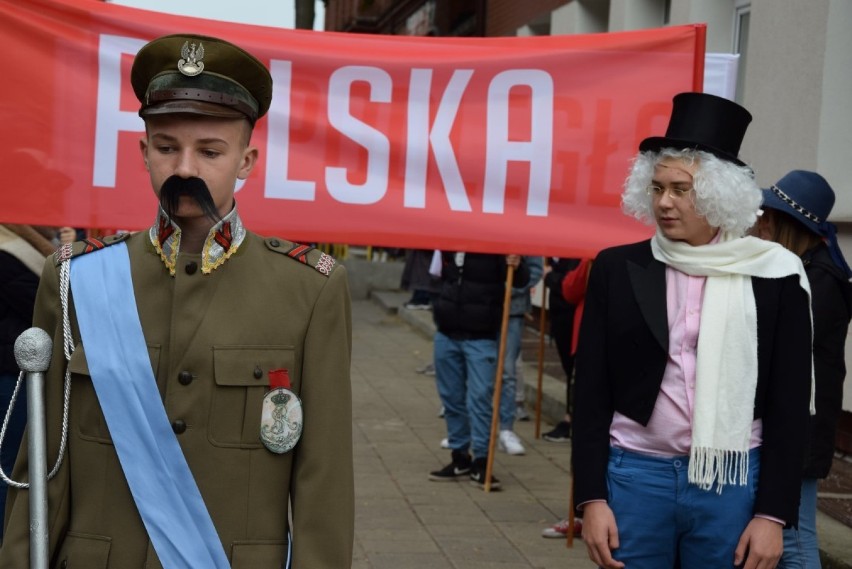 Czarne. Ulicami miasta przeszła Parada Niepodległości (zdjęcia + filmy)