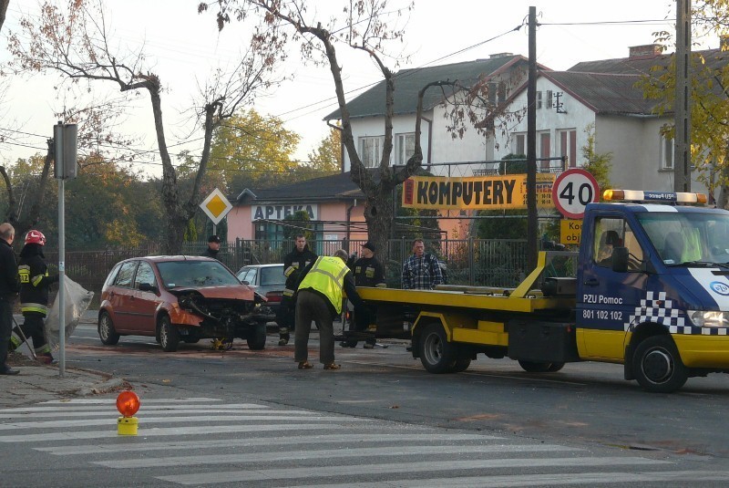 Wypadek na skrzyżowaniu Warszawskiej i Dzieci Polskich. Jedna osoba ranna