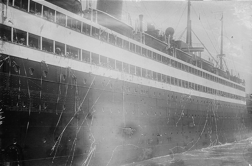 SS „George Washington” wypływa z Nowego Jorku ok. 1910 roku,...