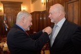 Kraków. Dyrektor Szpitala Dziecięcego otrzymał odznakę Honoris Gratia
