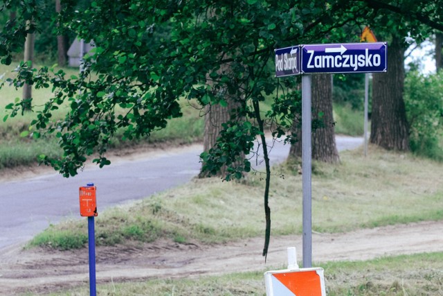Drogowcy będą utwardzali i wyrównywali polny objazd od ulicy Zamczysko do ulicy Jasinieckiej w Fordonie. Ma być przejezdny.