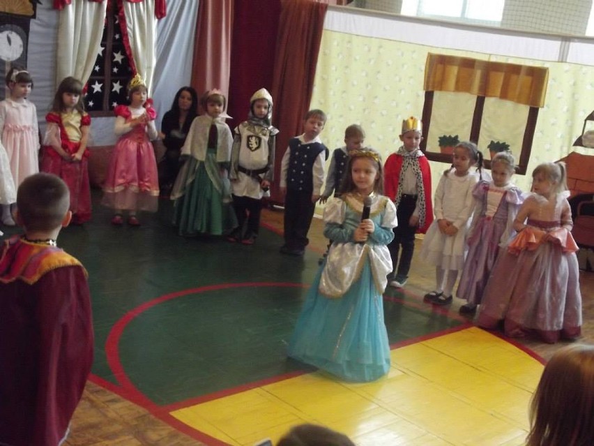 Szkoła w Niezdowie: Wielka impreza dla babć i dziadków (ZDJĘCIA)