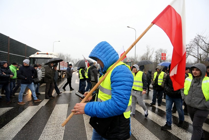 Protest w Przygłowie na drodze krajowej nr 12 Piotrków -...