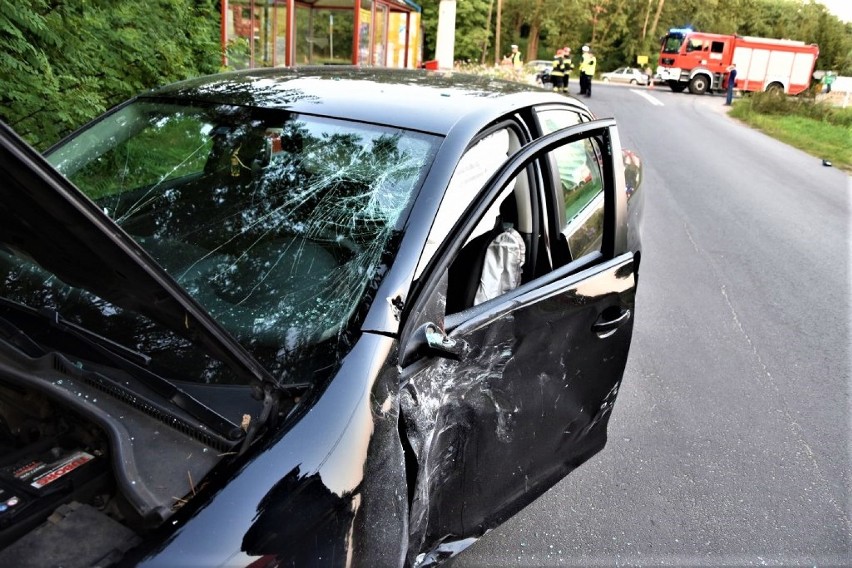 Groźny wypadek z udziałem motocykla i auta pod Nowym Tomyślem