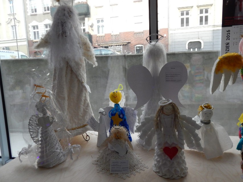 Świąteczna wystawa w OTLiA. Dzieci zrobiły 559 aniołów! [zdjęcia]