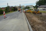 Będzie bezpieczniej przy ulicy Leśmiana w Zduńskiej Woli. Kończy się budowa chodnika ZDJĘCIA
