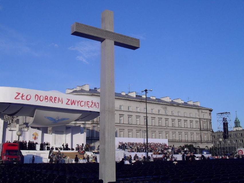 Plac Piłsudskiego. Widok na ołtarz.  Fot. Ewa Krzysiak