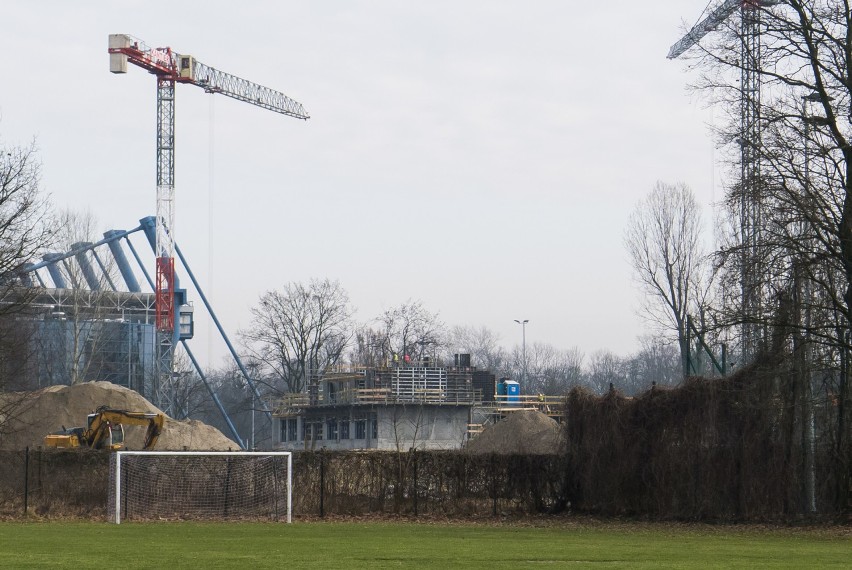 Kraków. Aparthotel przy Błoniach już prawie gotowy. Obok niego powstaje hotel [ZDJĘCIA]