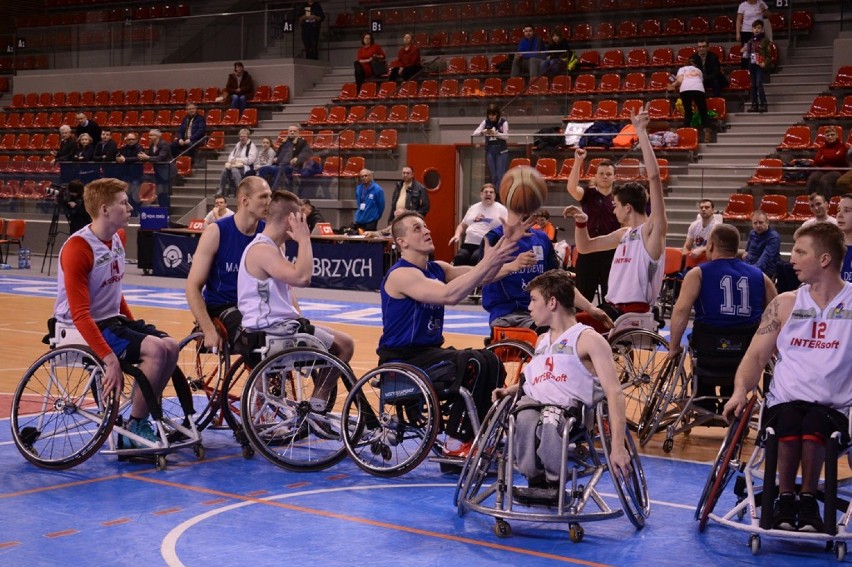 W wałbrzyskim Aqua Zdroju odbył się turniej rozgrywek o mistrzostwo Polski w koszykówce na wózkach