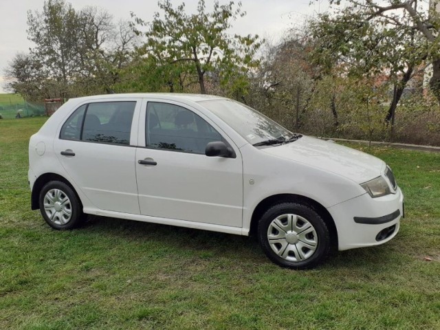 Sprawdź najciekawsze oferty aut do kupienia w woj. łódzkim  w atrakcyjnych cenach. Kliknij w galerię.

Skoda Fabia 2006 - 3 000 zł (do negocjacji)

Marka - Skoda
Model - Fabia
Rok produkcji - 2006
Poj. silnika - 1 422 cm³
Paliwo - Diesel
Przebieg - 247 222 km
Typ nadwozia - Hatchback
Kolor - Biały
Stan techniczny - Nieuszkodzony
Skrzynia biegów - Manualna
Kraj pochodzenia - Polska
Kierownica - po lewej

WIĘCEJ - promoted