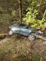Wypadek na trasie Nowy Barkoczyn - Będomin. 71-letni kierowca skody trafił do szpitala