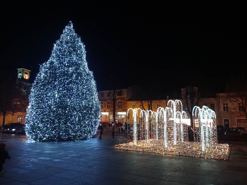 Świąteczne iluminacje w Wolsztynie - na Rynku czuć klimat świąt