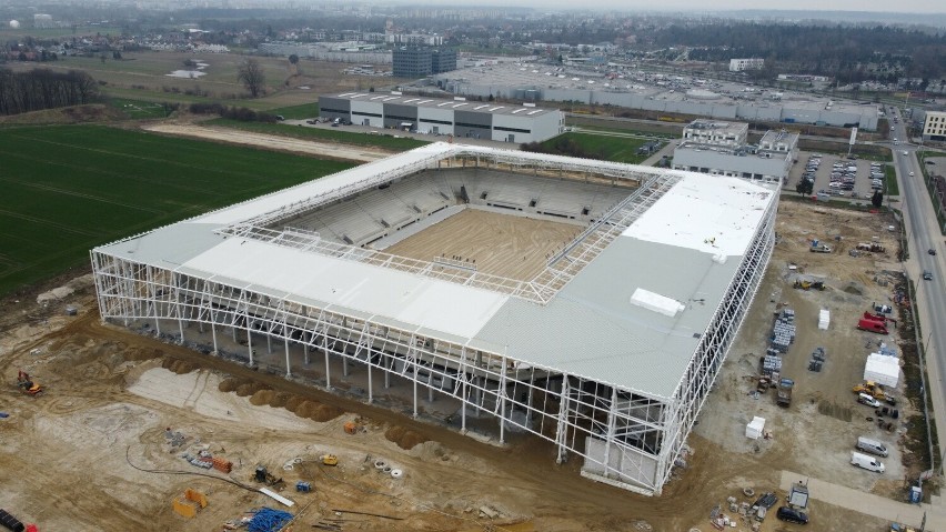 Postęp prac przy budowie nowego stadionu w Opolu. Koszt...