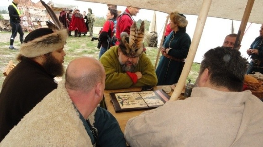 Otwarcie sezonu rekonstrukcji na zamku Tenczyn w Rudnie. Majowy piknik historyczny