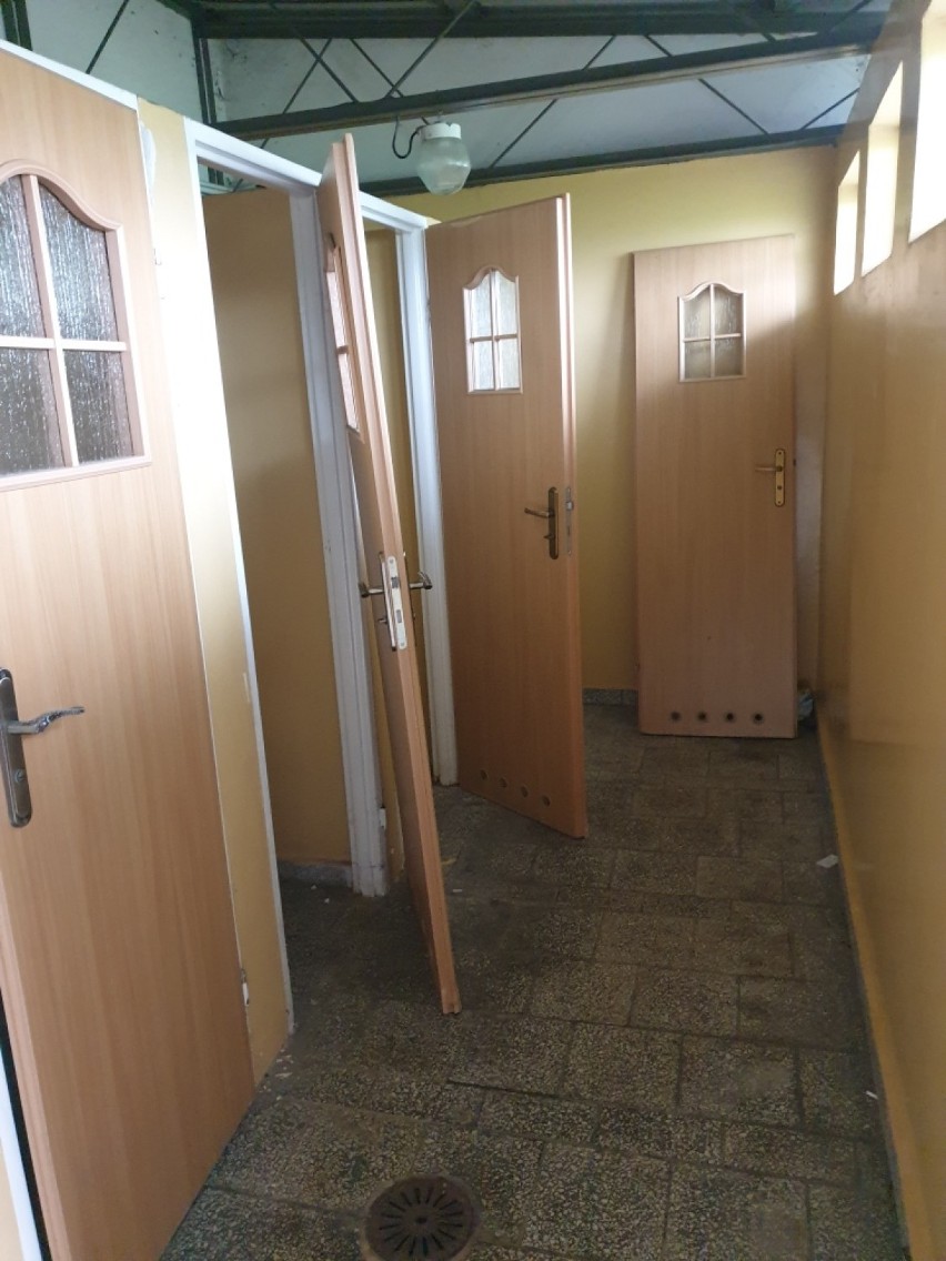 Toalety przy promenadzie w Chodzieży zostały zdewastowane. To już druga taka sytuacja w tym miesiącu! (FOTO)