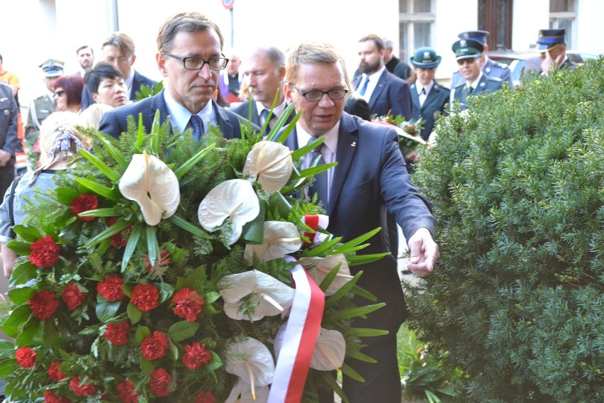 Modlitwę za ofiary wojny odmówili ks. Cezary Annusewicz,...