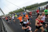 Trwa Orlen Warsaw Marathon - zostaw samochód w domu. Policja ostrzega o utrudnieniach
