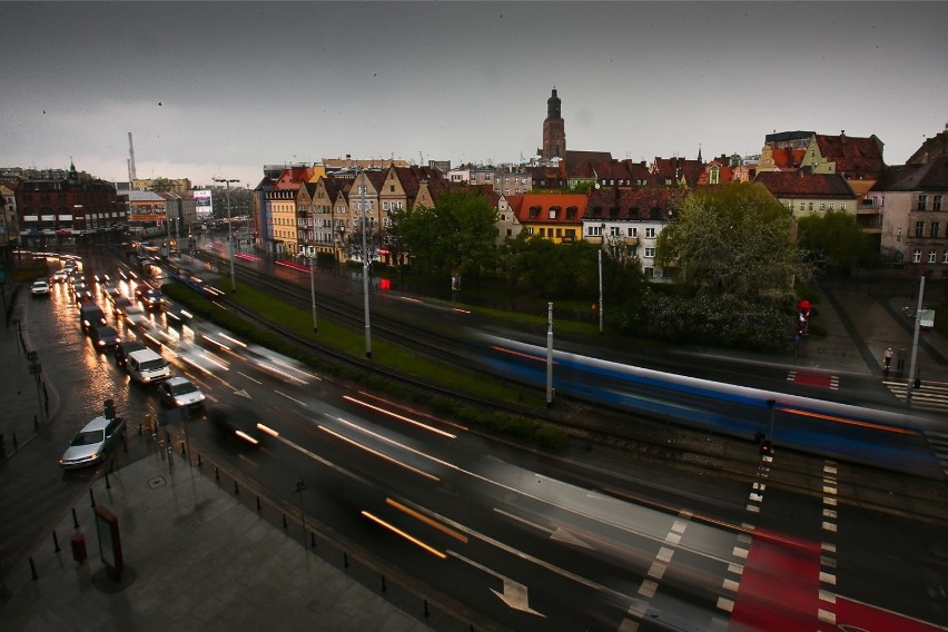 Uwaga! We Wrocławiu i okolicach będą burze i grad (OSTRZEŻENIE)