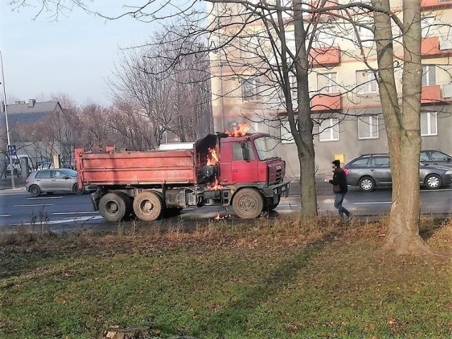 Ciężarówka zapaliła się na ul. Nysy Łużyckiej w Opolu