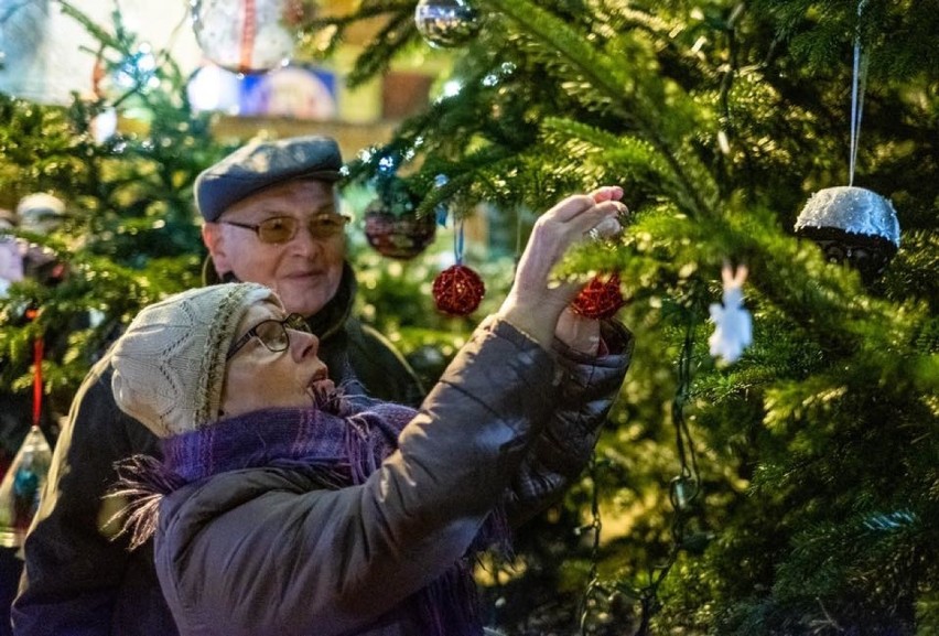 Chorzowianie wspólnie przystroili choinkę