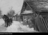 Najsurowsze zimy ubiegłego stulecia. Siarczyste mrozy, oblodzone pociągi i domy ocieplane słomą – archiwalne zdjęcia