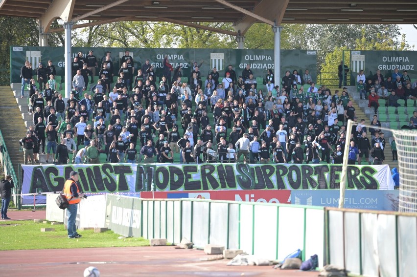 Kibice na meczu Olimpia Grudziądz - Elana Toruń. Zobacz...