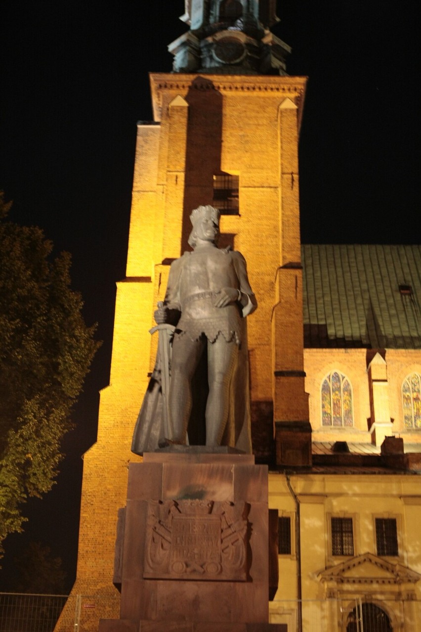 Miejscem ściśle związanym z korzeniami Polski jest także...