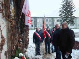 Obchody 41. rocznicy stanu wojennego w Starachowicach. Delegacje związkowców zapaliły znicze i złożyły kwiaty