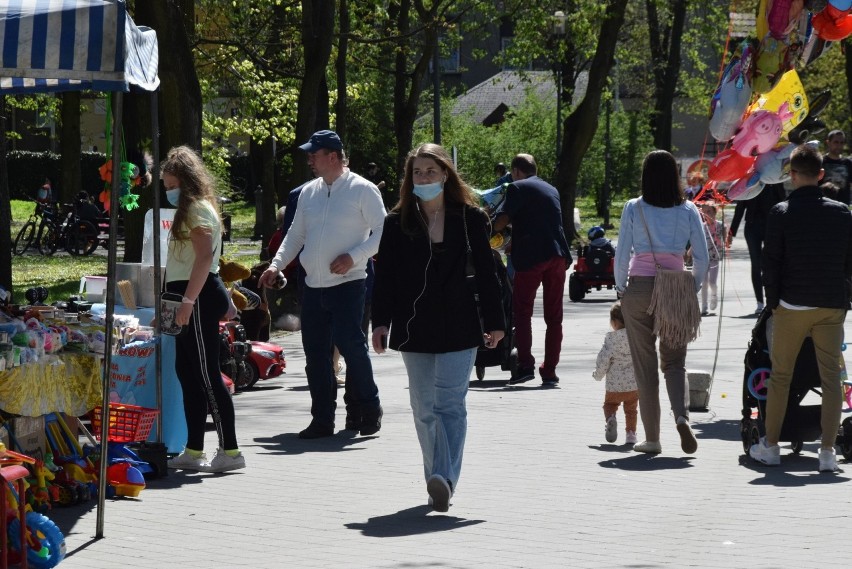 Piękna słoneczna niedziela przyciągnęła do kieleckiego Parku...