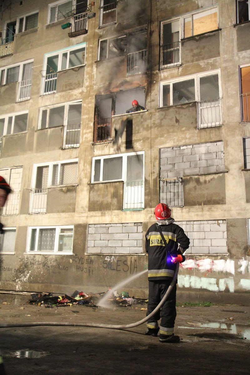 Wrocław: Pożar mieszkania na Krzykach (ZDJĘCIA)