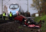 Prokuratura wyjaśnia przyczyny wypadku na przejeździe kolejowym w Raciborowicach. Co nagrała kamera?